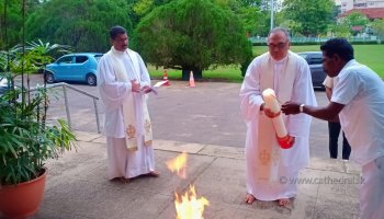 20/04 Lighting of the Paschal Candle